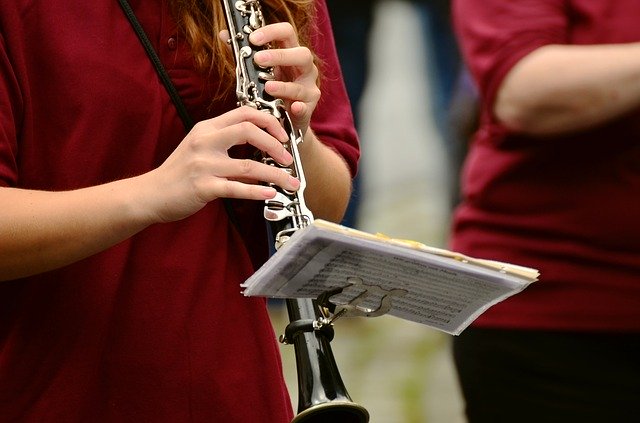 A lady playing the clarinet